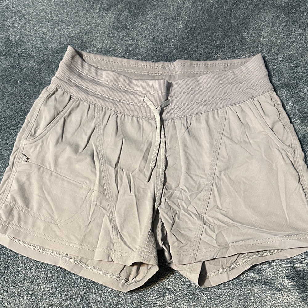 The North Face Women's Athletic slate: grayish blue Shorts